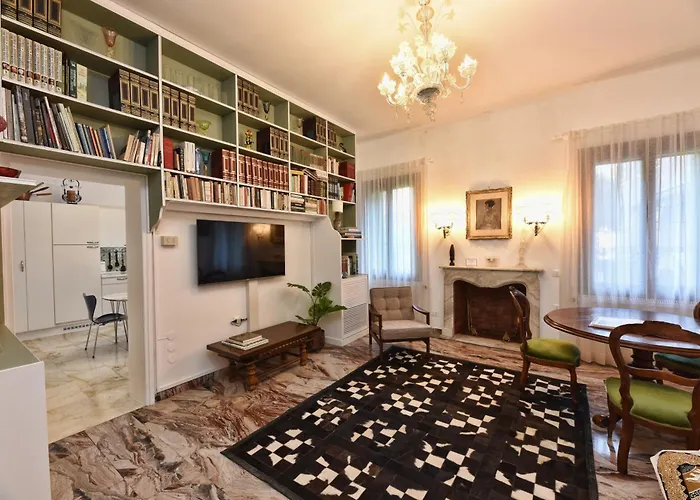 Soderini Splendor: First Floor Palazzo Charm At Castello Square