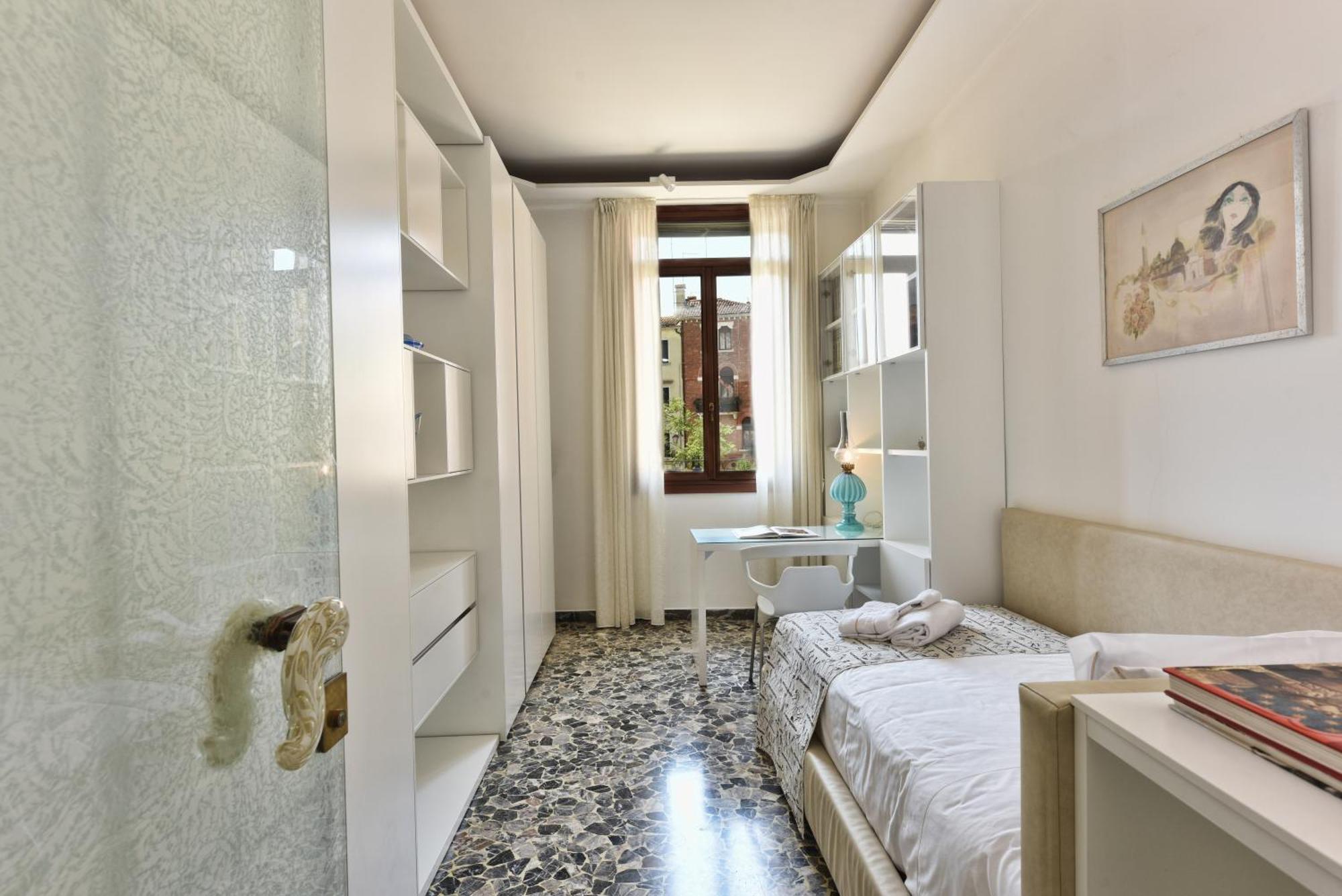 Apartamento Soderini Splendor: First Floor Palazzo Charm At Castello Square Venecia