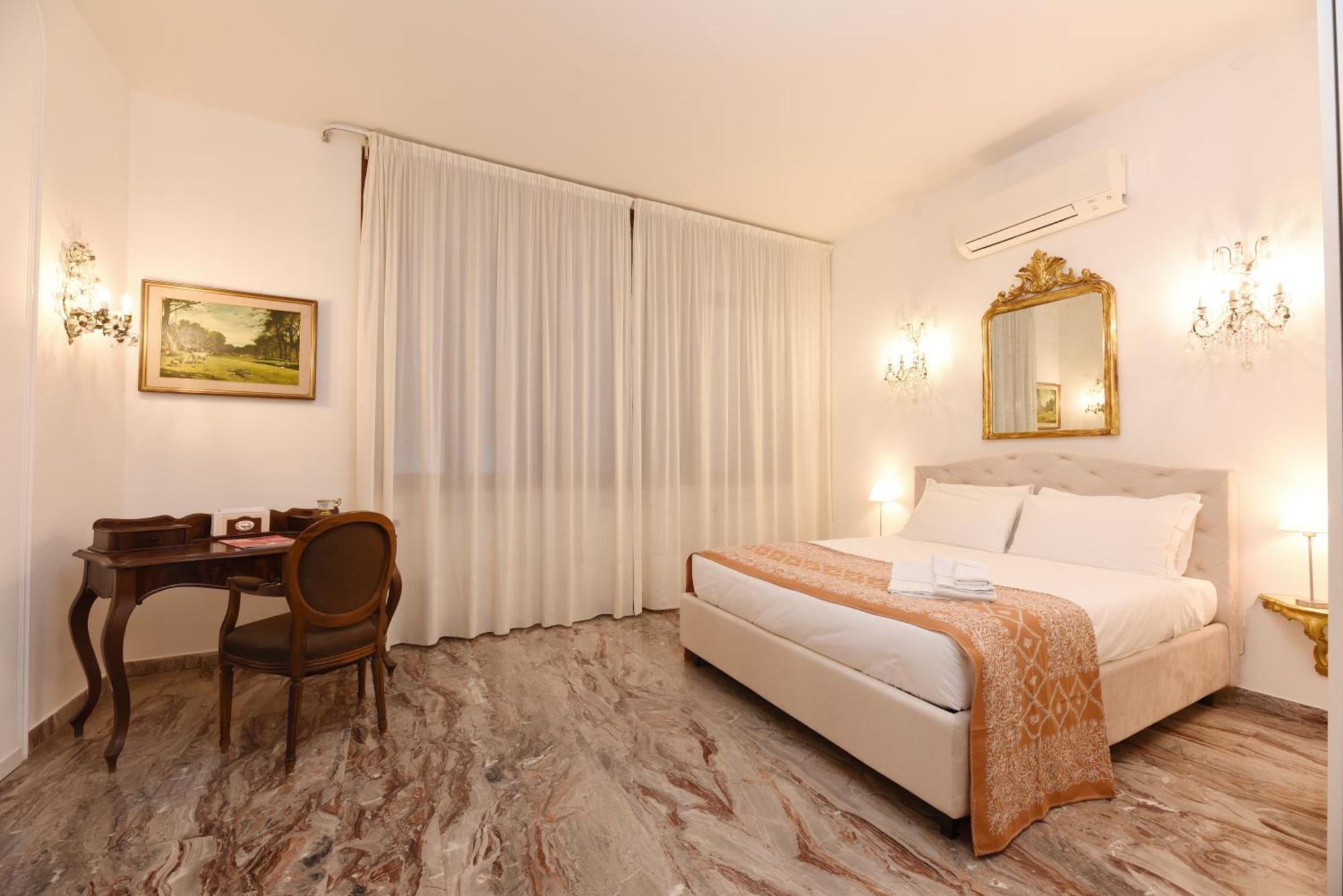 Soderini Splendor: First Floor Palazzo Charm At Castello Square Venecia
